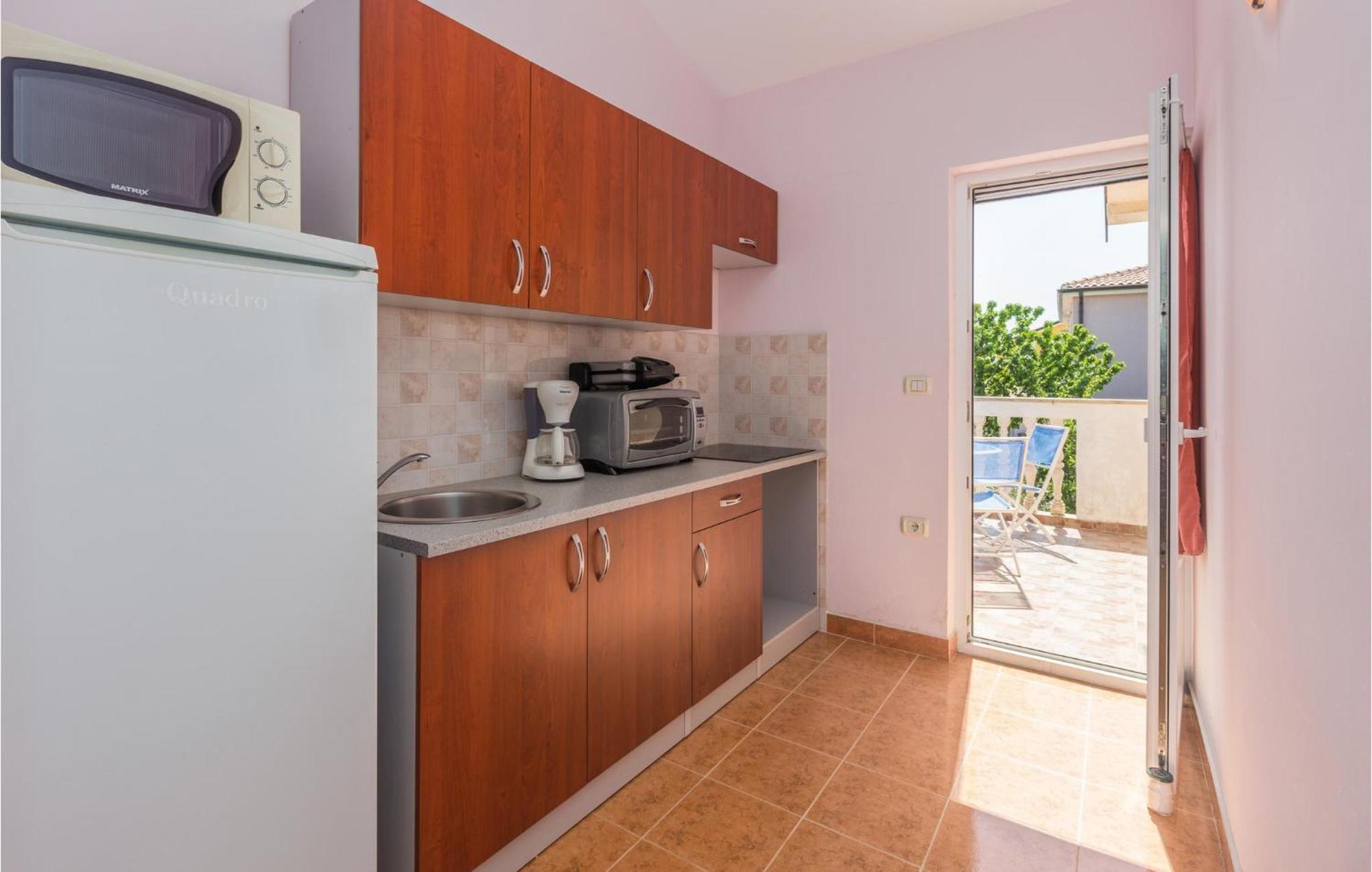 Nice Apartment In Kastel With Kitchen Luaran gambar